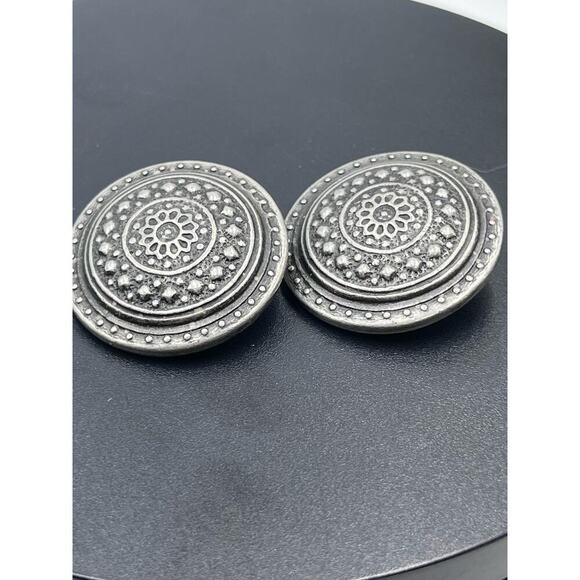 Ben Amun Vintage Silver Tone Textured Dome Round Clip On Earrings - Picture 8 of 11